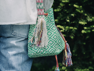 绿色花纹民族风桶包