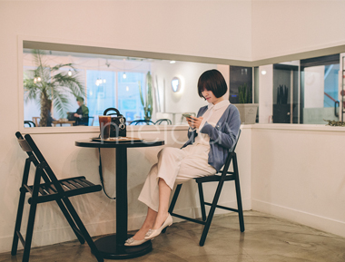 白色七分阔腿裤