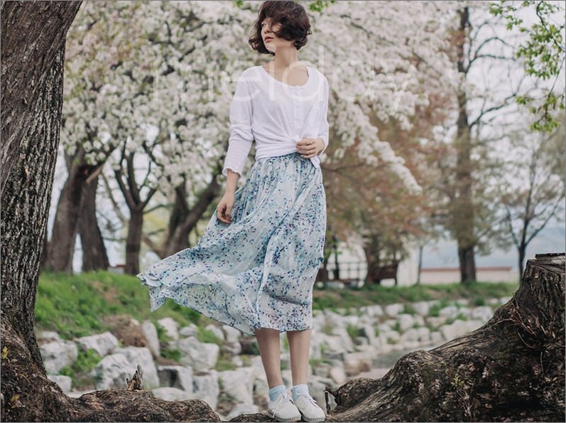 蓝色印花雪纺长裙