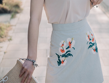 Gucci风绣花短裙