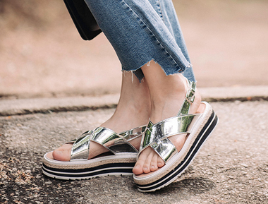 银色编织纹松糕凉鞋