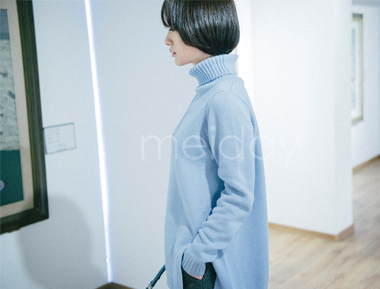 静谧蓝高领毛衣