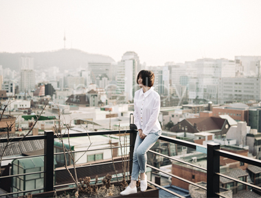 宝石纽扣白衬衫