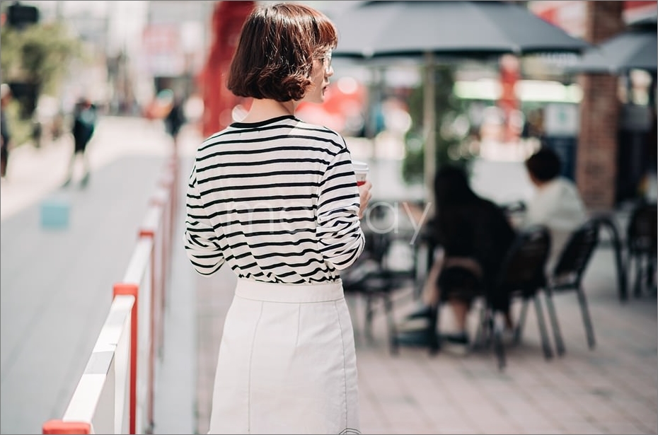 黑白条纹亚麻T恤