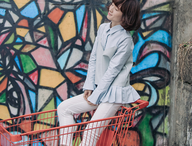 浅蓝色风琴百褶衬衫