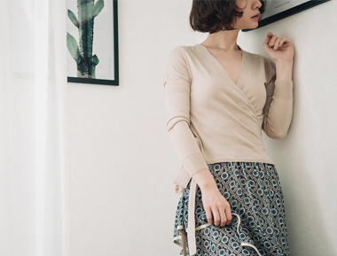 性感V领薄针织开衫