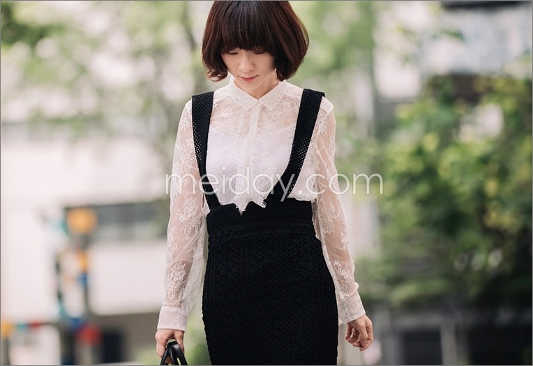 白色蕾丝翻领衬衫