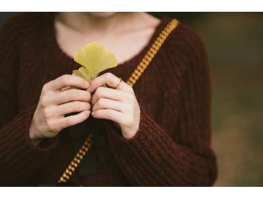 蝴蝶结绑带毛衣