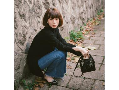 黑色高领绑带毛衣