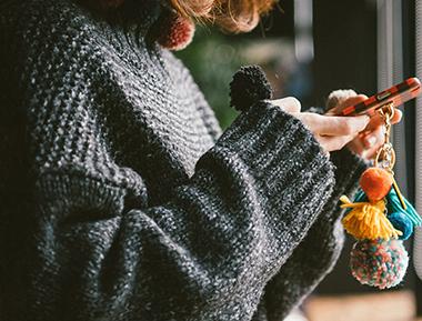 彩色毛球高领毛衣