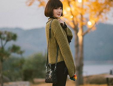 藏青色嵌纹竖条针织毛衣