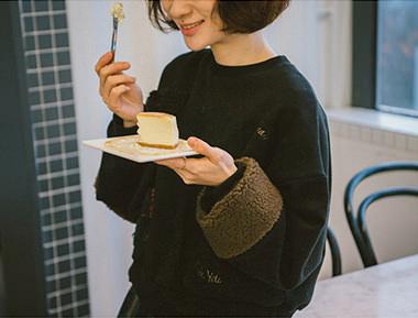 羊羔袖拼图卫衣