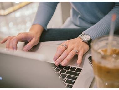 天真蓝半高领毛衣